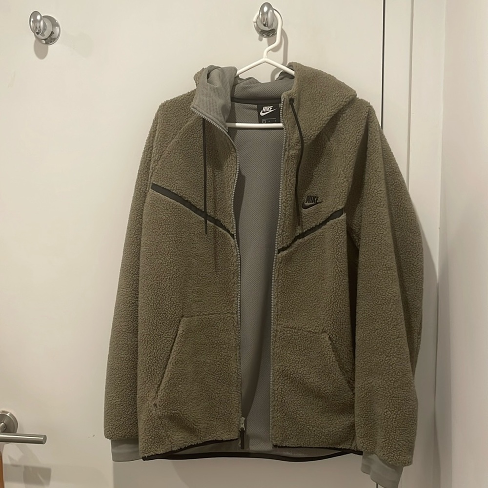 Nike Sherpa fleece hoodie zip up. LARGE. Excellent condition - barely worn.